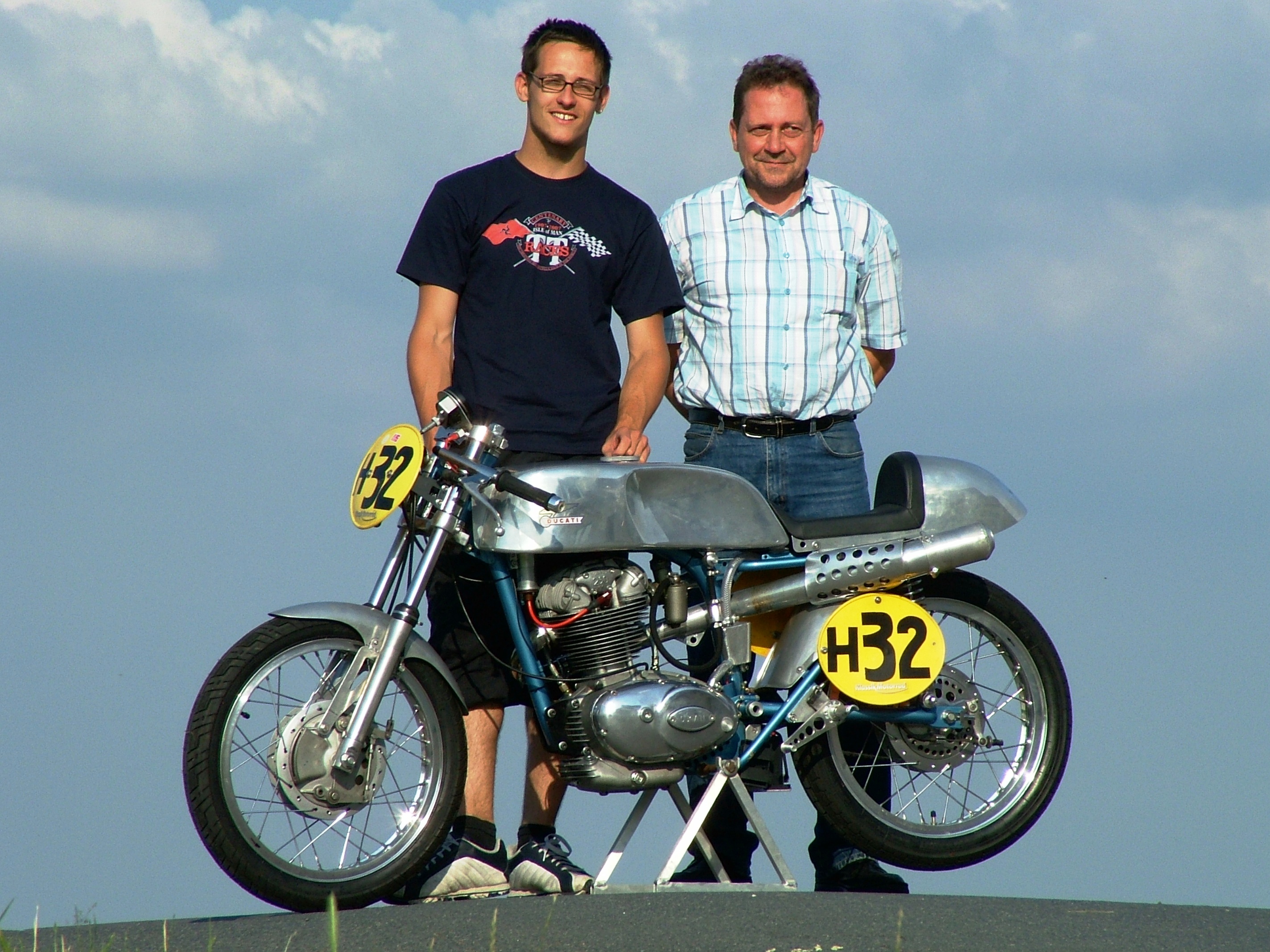 Hans-Hermann Fett mit seiner Ducati